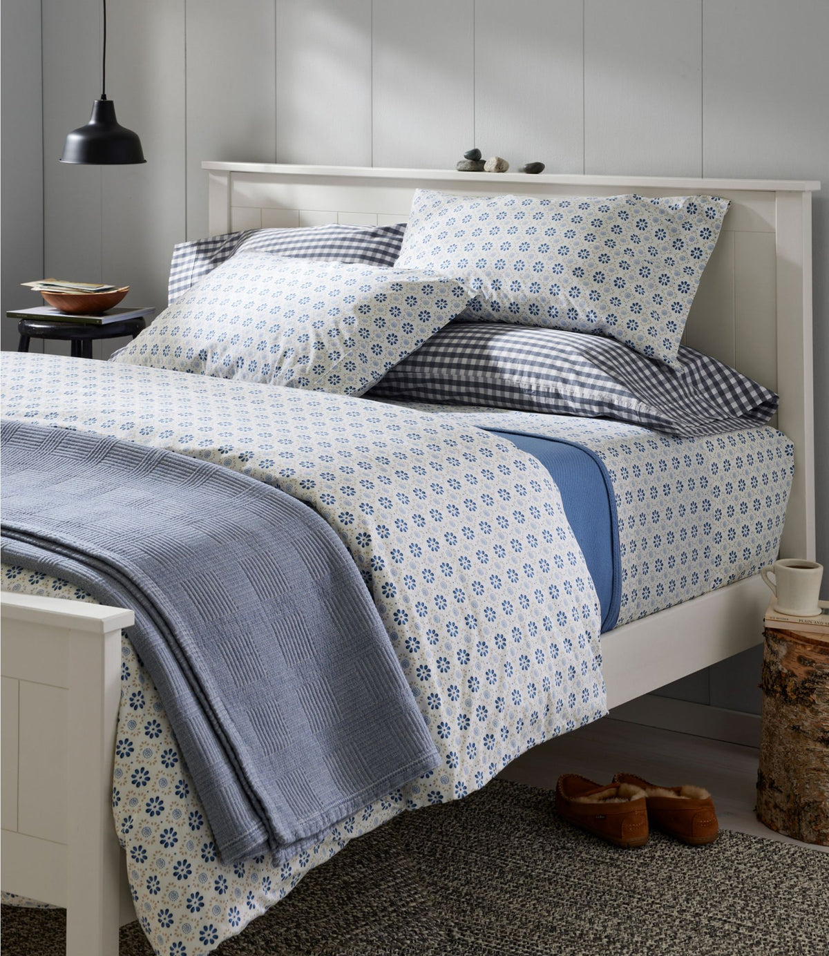 L.L.Bean Wooden Cottage Bed Paperwhite